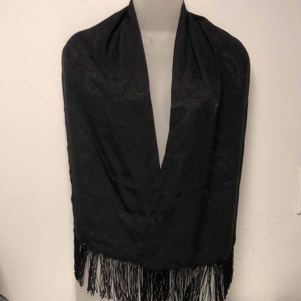 Neumann Marcus Opera Shawl. Classy Black & White Paisley Print. Reversible .EC